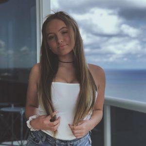 Meet your Posher, Ella